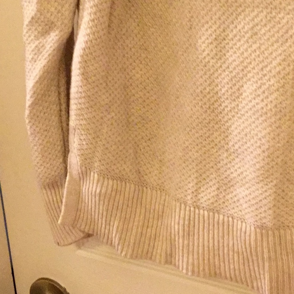 Sweater - Picture 4 of 4